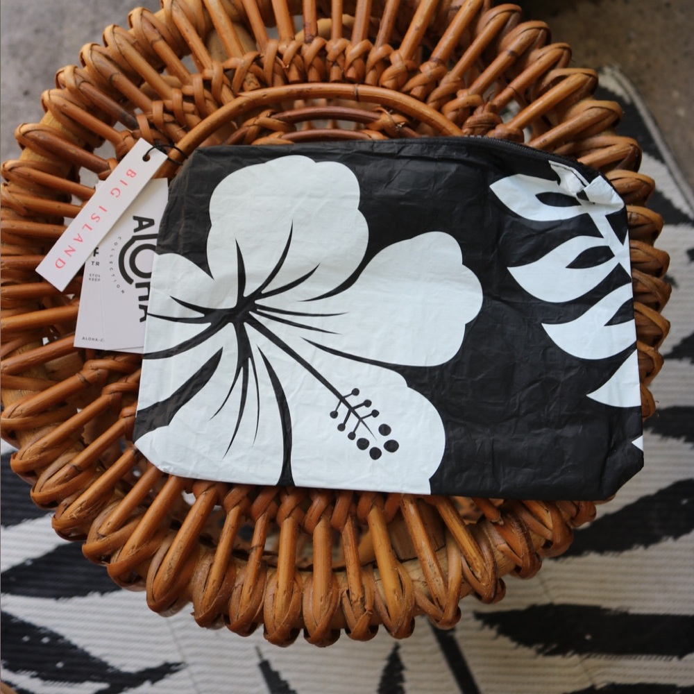 Aloha Collection Big Island Black and White Floral Small Pouch - Picture 2 of 2